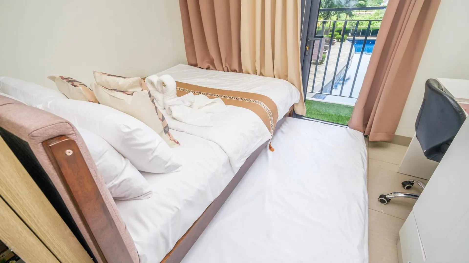 Apartament 2 Side-By-Side P00L Front Condos, 6 Beds, 2 Cr, 2 Kitchen For 10 Guests At Moa Manila